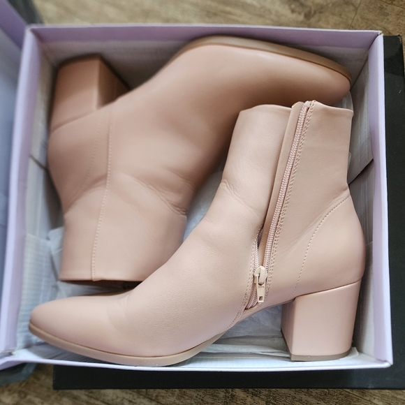 Elegant Tan Ankle Boots - Picture 7 of 7
